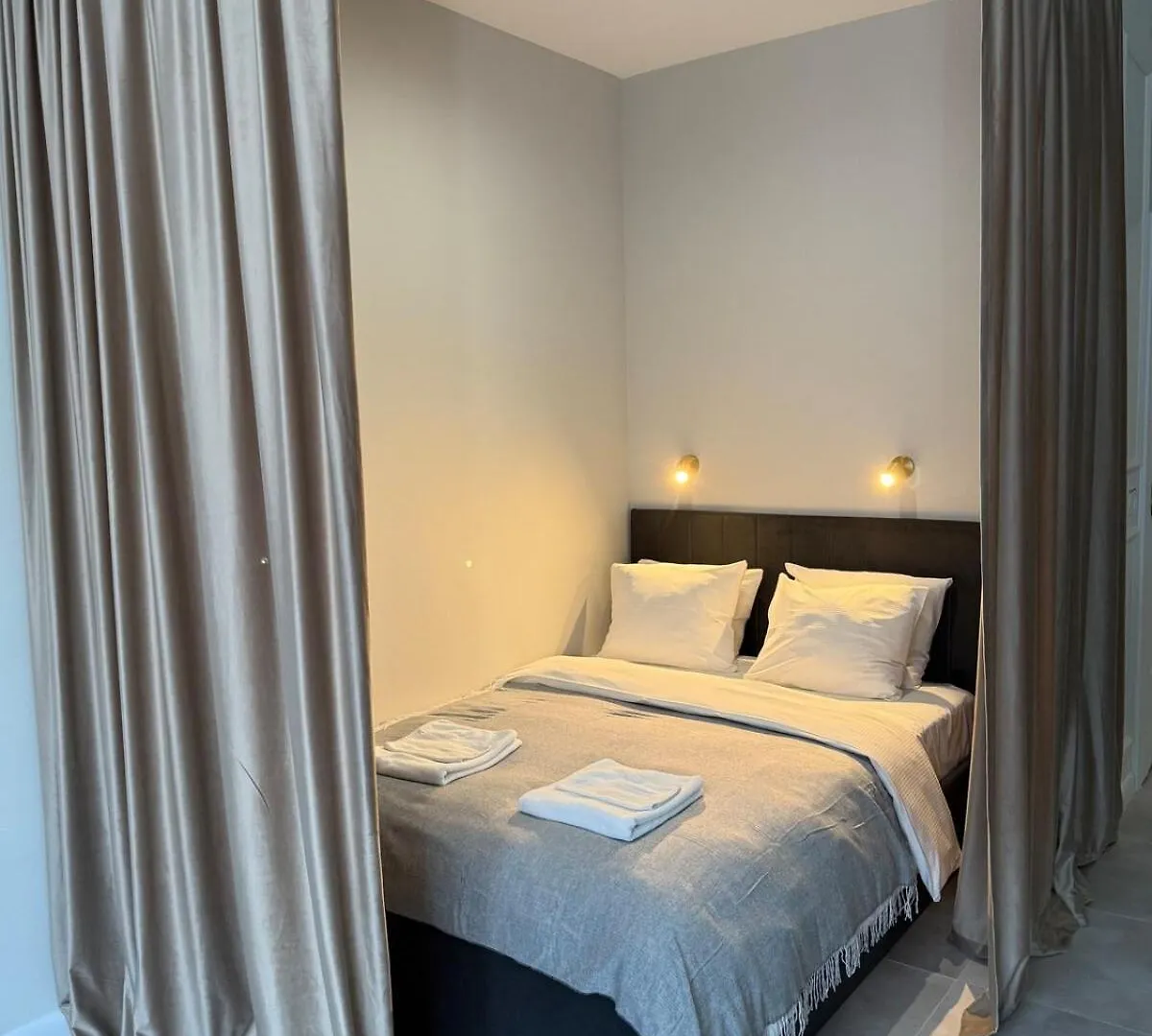 Househost Apartment Smolensk Elegant Studio Ac Lift Security Krakow Poland