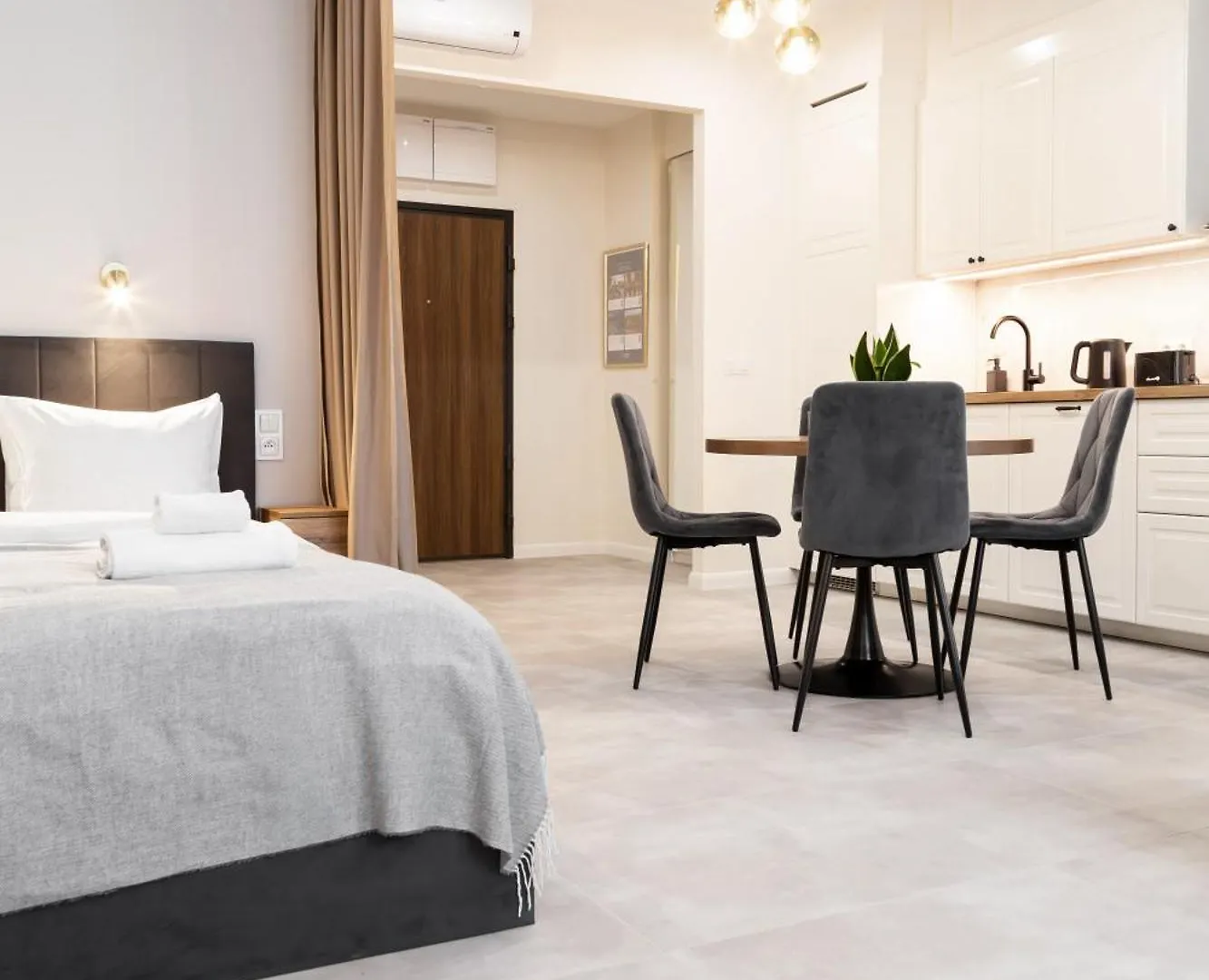 Househost Apartment Smolensk Elegant Studio Ac Lift Security Krakow