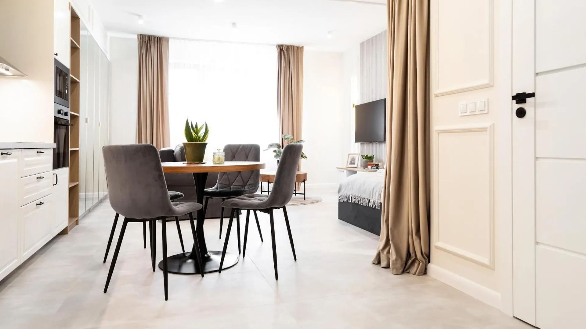 Househost Apartment Smolensk Elegant Studio Ac Lift Security Krakow Poland